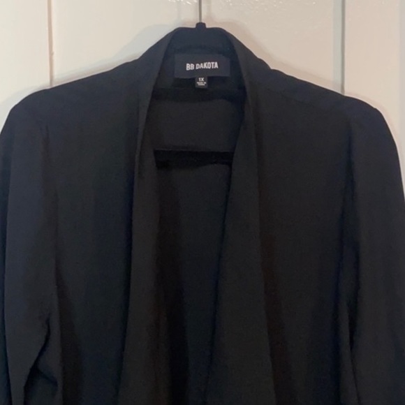 Bb Dakota Relaxed Black Blazer with pockets - Picture 2 of 3